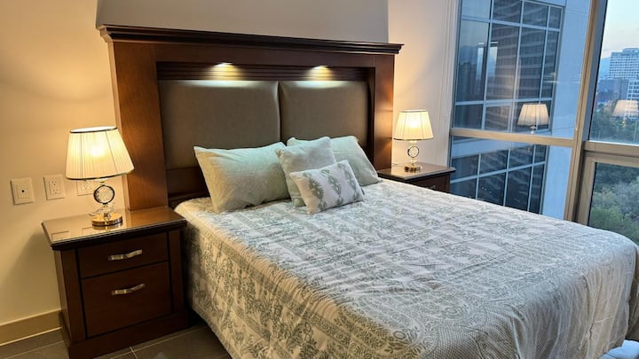 Recámara amplia donde podrás ver el amanecer desde la cama.