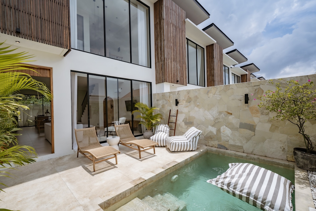 Modern 2BR Oasis w/Private Pool in Central Canggu