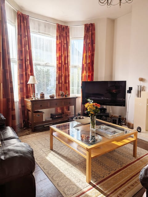 Top Airbnb: Beautiful 3bdr home in the center of Cardiff in Grangetown