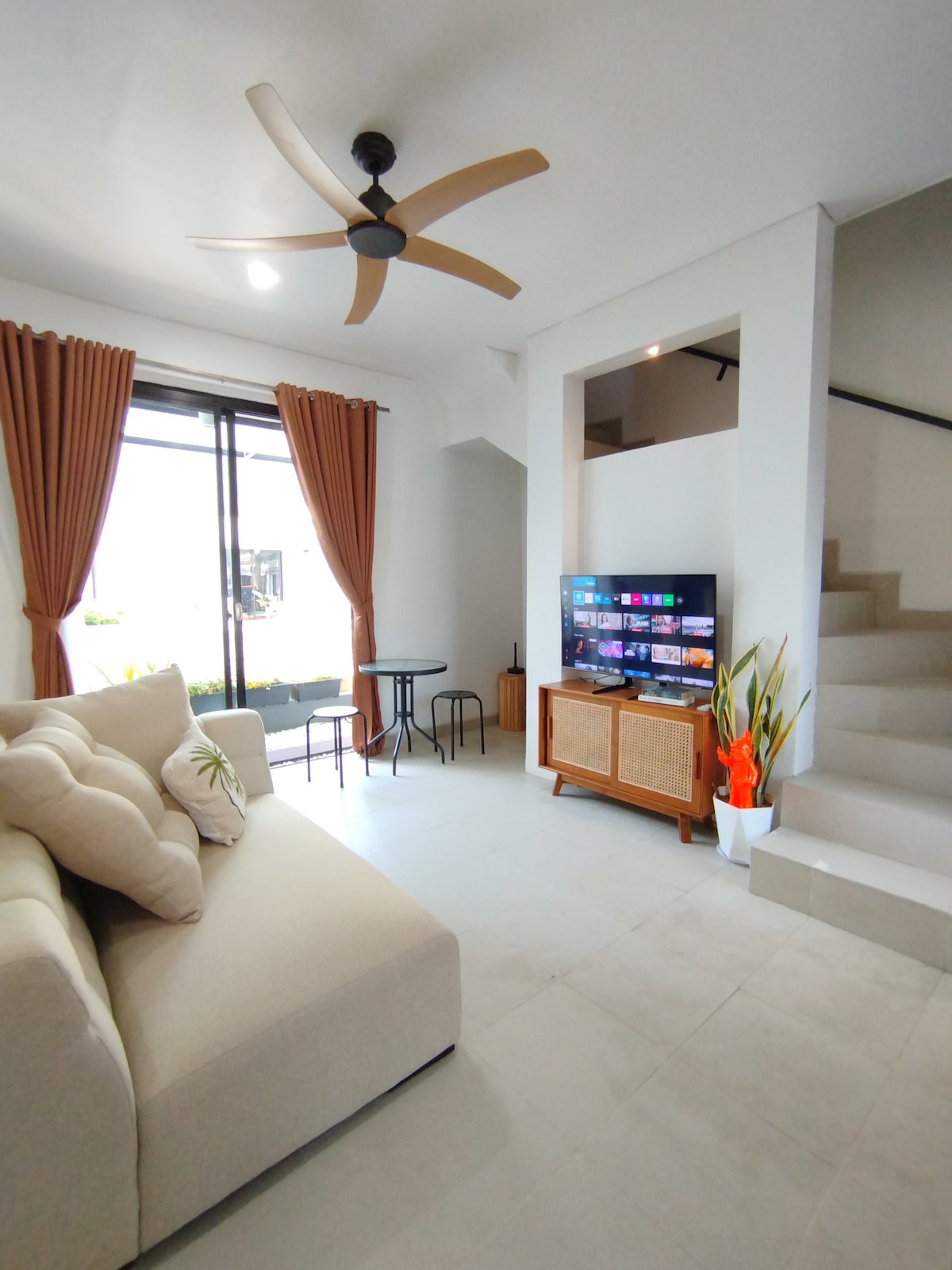 Home in South Kuta · ★4.93 · 3 bedrooms · 3 beds · 2 private baths，Airbnb 可比房源