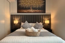 069-HYD-A-R802-F08-CO-BDR01-ATH-002-BKK-UPS-TH rental in Watthana