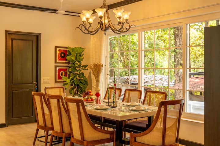 Dining area image 1