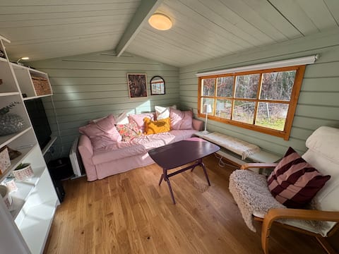 Top Airbnb: Hinden - the hideaway in the middle of the forest in Hässleholm