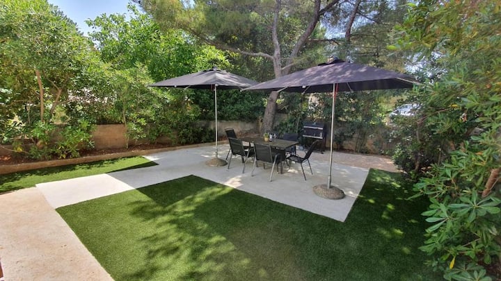 Darko Holiday Home With Garden For 12 - Novalja