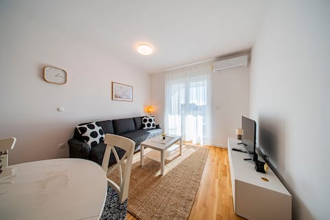 Flex SelfCheckIns 191 /2 Bedrooms/ Parking /Loggia