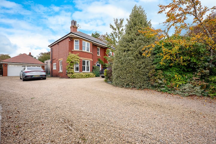 Available For The Open 2026 - Luxury Retreat - Ormskirk
