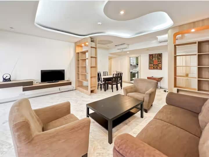 Large & Luxury Menteng Apt 3BR w/ Pool, Gym Wi-Fi