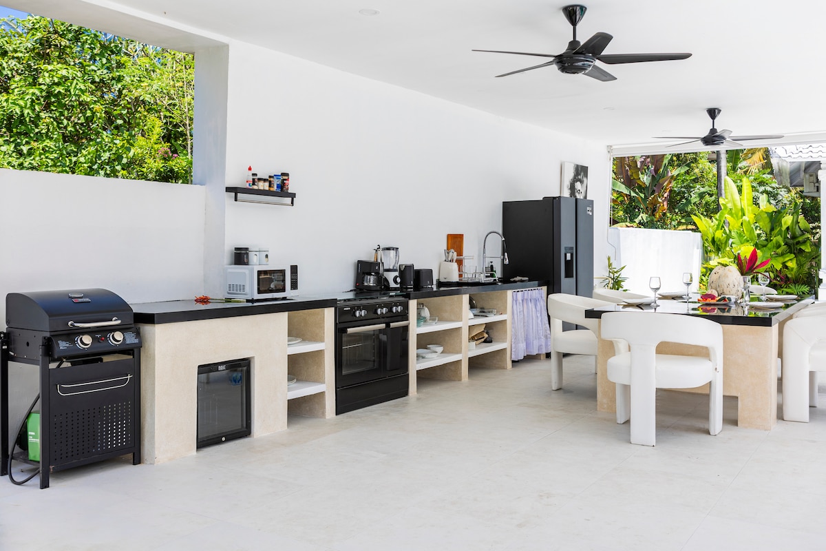 Villa in Ubud · ★4.82 · 3 bedrooms · 3 beds · 3 private baths, сопоставимый объект Airbnb