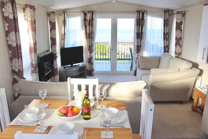 Cosy Sea View Static Caravan (Sleeps 6) - Colwyn Bay