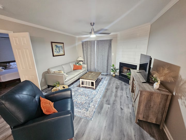 Hampton Oaks Hideaway - Columbia, SC