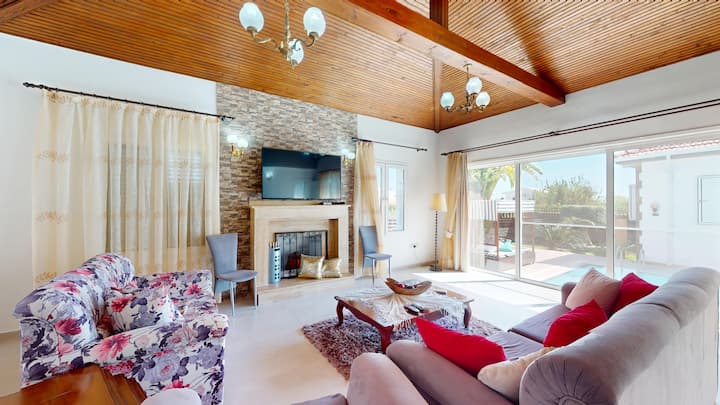 Butterfly Villa With Private Pool By Holidaykeys - Cyprus
