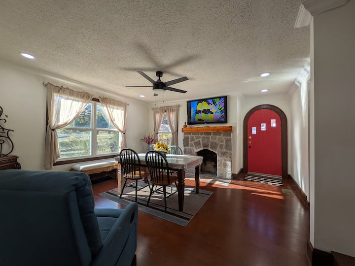 Gingerbread Home | Quiet Stay | 30+ Day Ready - Chattanooga, TN