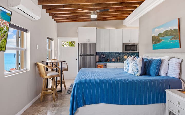 Private lower-level Casita (located right underneath the pool) with a California King bed and its own kitchenette. A perfect retreat within the property.