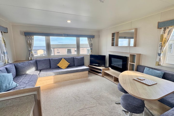 Pet-friendly Static Caravan (Sleeps 8) - Abergele