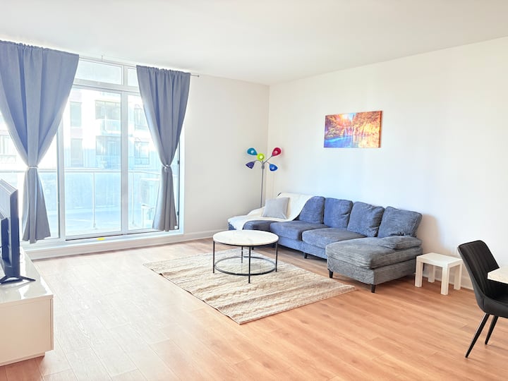 206-2990-superbe Condo De 2 Chambres Avec Piscine - Laval