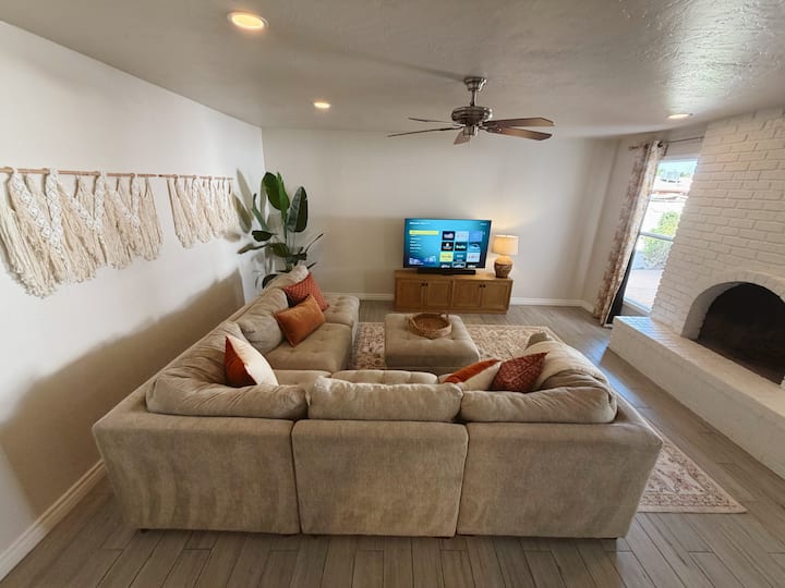 Luxe Resort-style Oasis! Heated Pool | Sleeps 10 - Chandler, AZ
