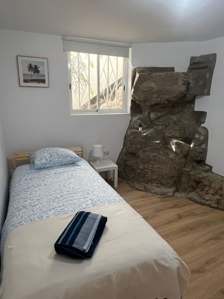 Dormitorio 2, cama individual 90x200 cm