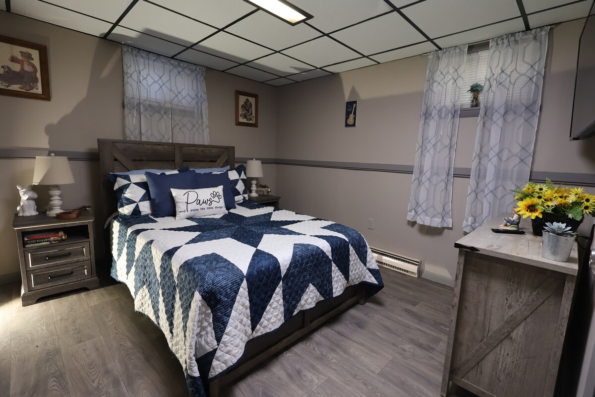 Kitanda kamili, chenye TV janja na Wi-Fi ya Starlink