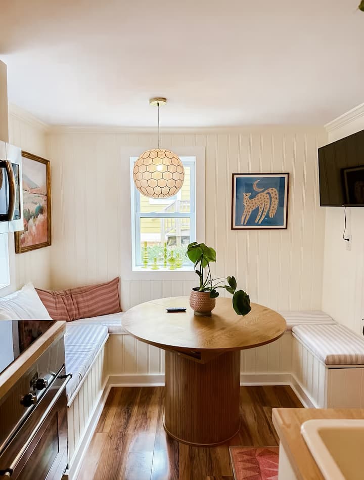 Downtown Garden Apt | Walk To Uva & Downtown Mall - Charlottesville, VA