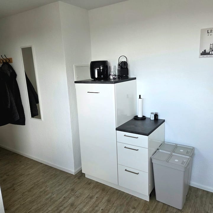 Zentrale Und Ruhige 2-zimmer Dachgeschosswohnung - Neuss