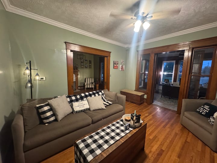 Large City Home W Historical Charm - Barboursville, WV