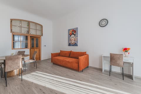 Popular Airbnb listing: Large furnished apartment on the Great Square with a terrace in Hradec Králové