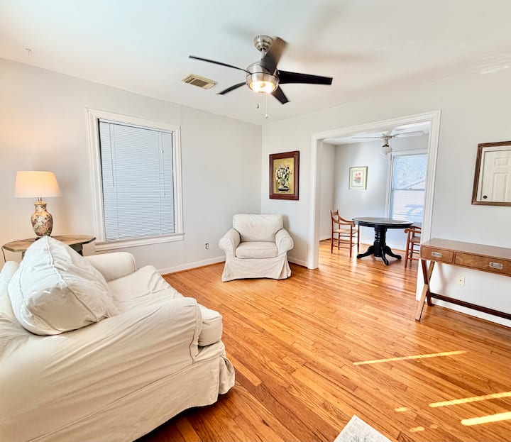Cozy Woodland Heights Garage Apartment - Houston, TX