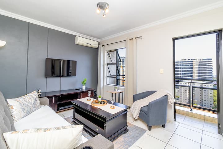 11th-floor Sandton City-view Residence, Sky Pool - Sandton