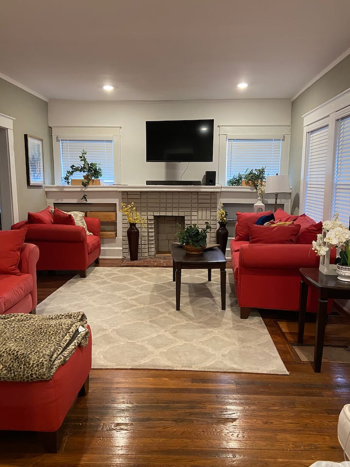 Uptown Chalet-3 Bedrooms/2 Bath Newly Renovated. - Birmingham, AL