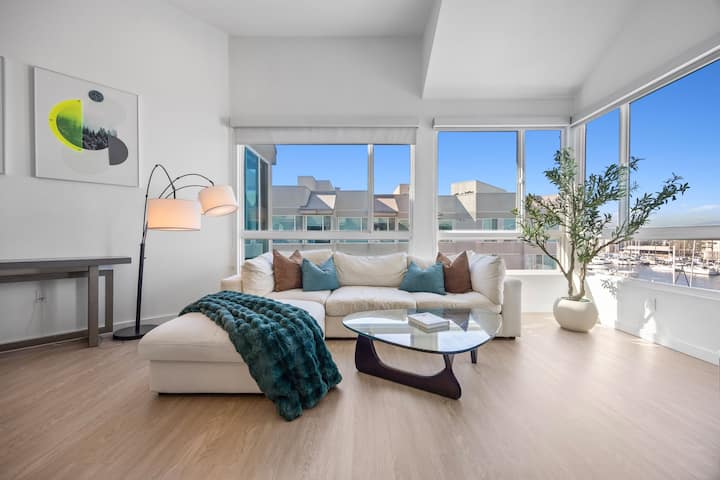 The Grace Bay| Waterfront Penthouse Marina Views - Santa Monica, CA