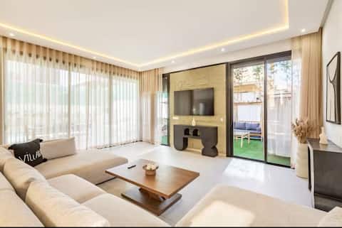 Top performing Airbnb: Luxury villa with private pool & Jacuzzi 4 suites – in Tameslohte