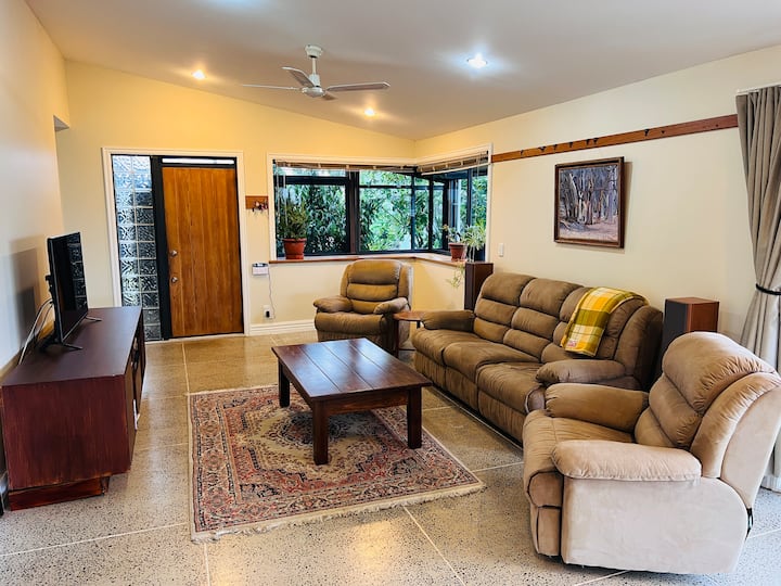 Home By The Sea - Kaiaua
