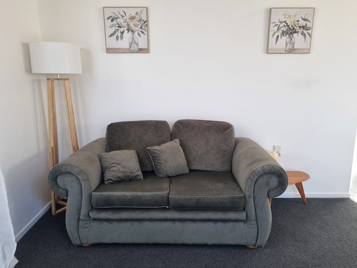 Modern Apartment - Private, Peaceful & Fenced - Palmerston North