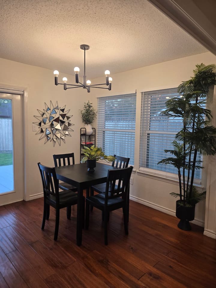 New! Eastfield Escape – Relax In Richardson - Richardson, TX
