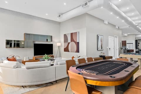 Top Airbnb: Luxury Downtown Boston Loft + Games & FREE Parking in Central Boston