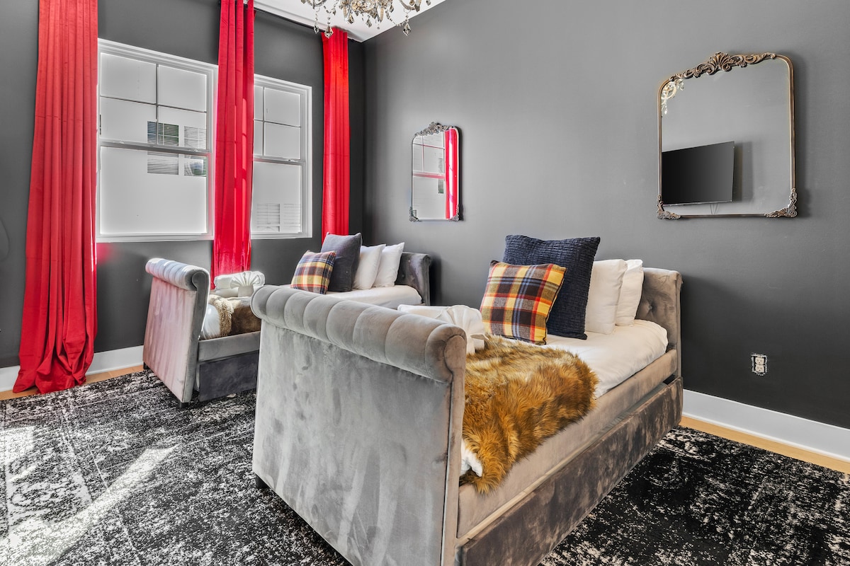 Perfect for groups—spacious layout with plenty of room to relax.