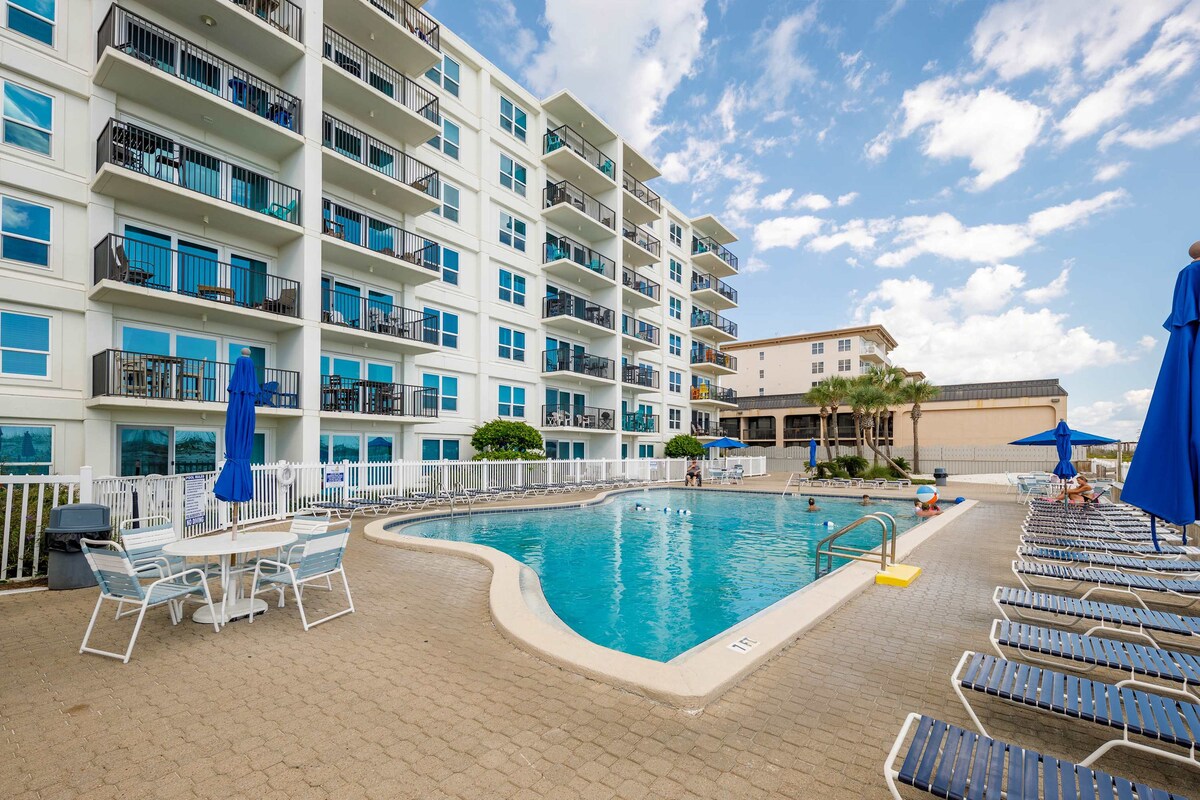 Sea Oats 106, Gulf Front, Beach Service Included - Condominiums