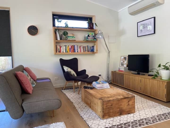 Cosmo Studio - Where The Bush Meets The Village - Trentham