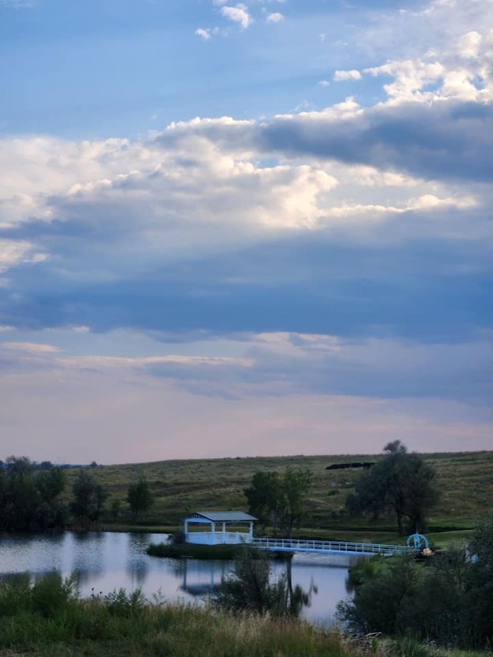 Heated Barn With Fully Stocked Lake ! - Fort Morgan, CO