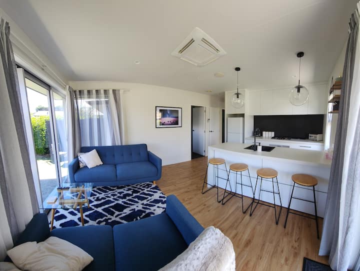 Remarkable Living, 2 Bedroom, Private Parking. - Queenstown