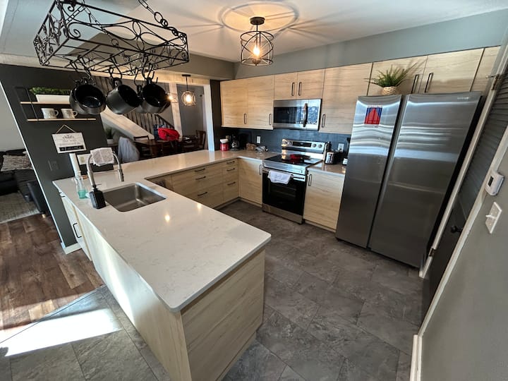 Large Condo At Lake Ozark! Indoor Pool & Sauna - Osage Beach, MO