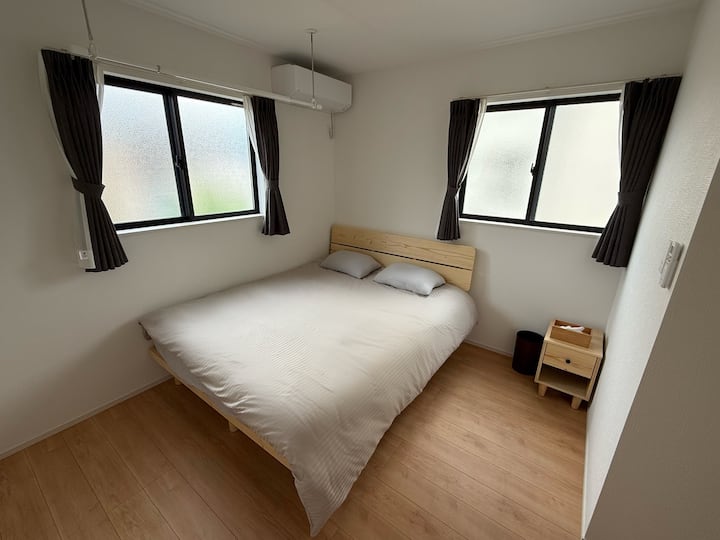 ■Bedroom 1
1 Queen-size bedTwo adults can relax and unwind here comfortably.