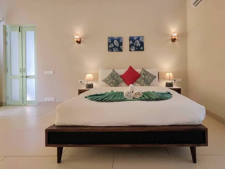 Bedroom 1 image 3