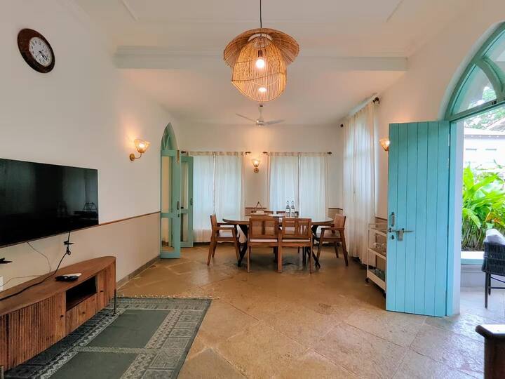 Dining area image 2