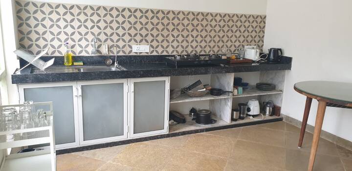 Full kitchen image 2