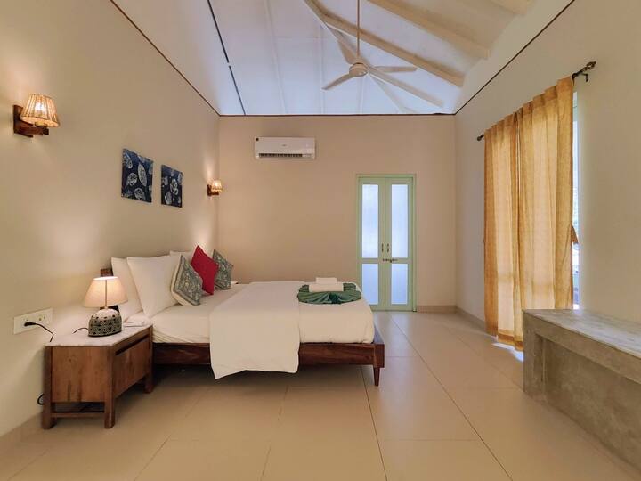 Bedroom 1 image 4