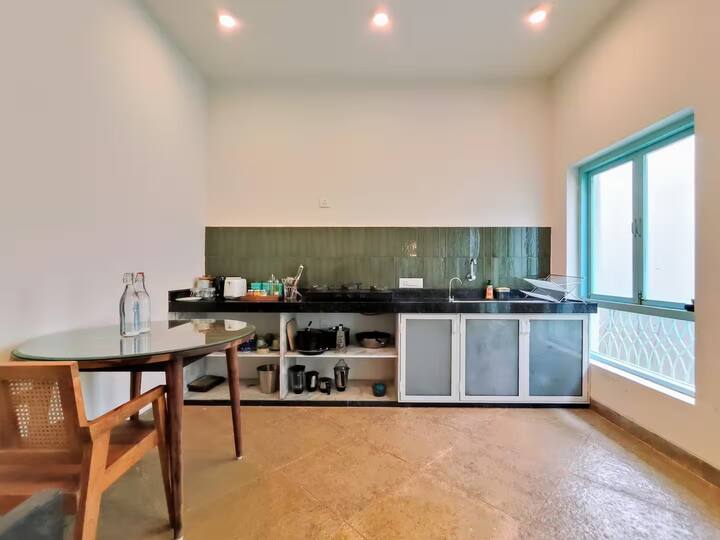 Full kitchen image 1