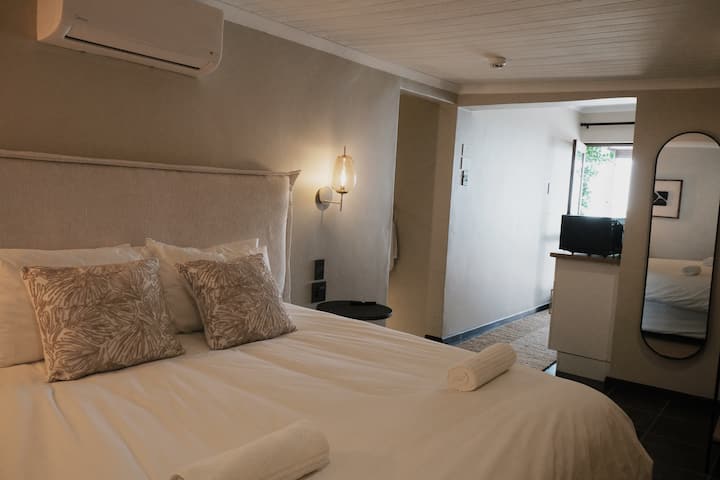 Room 1: Penguin @ Inn Hermanus - Hermanus