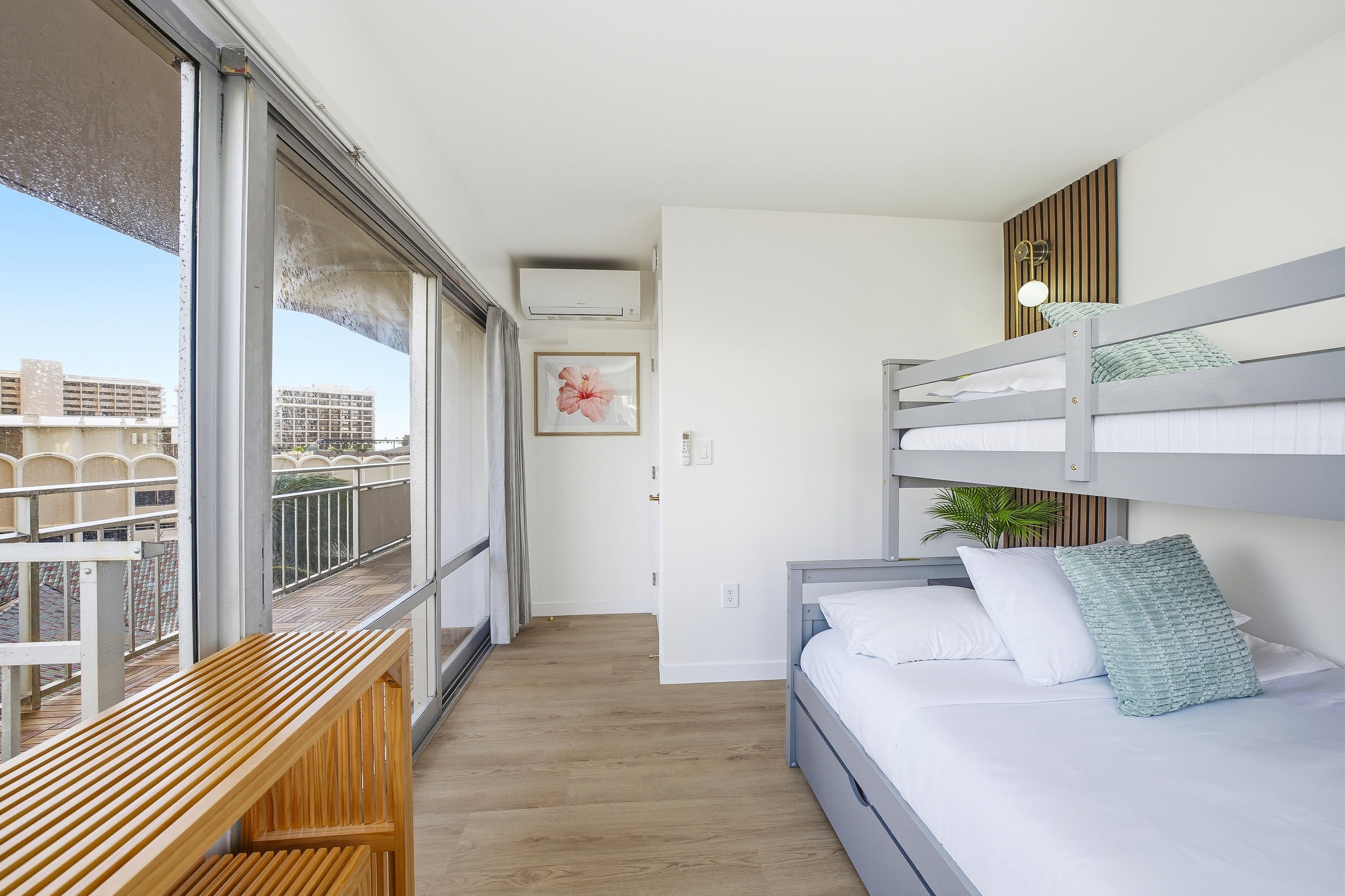 The Island Getaway: Free Parking, AC, 3Bd, 2 Bath - Image 34
