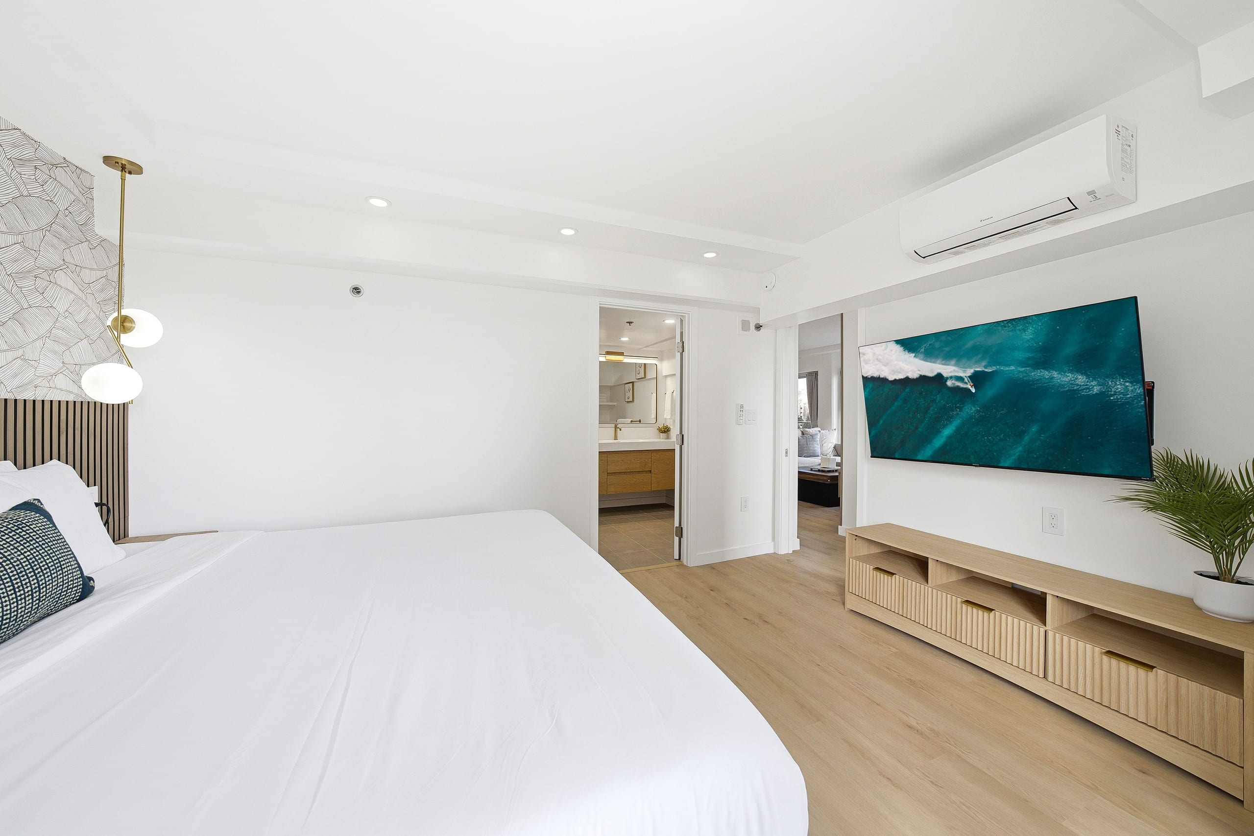 The Island Getaway: Free Parking, AC, 3Bd, 2 Bath - Image 32